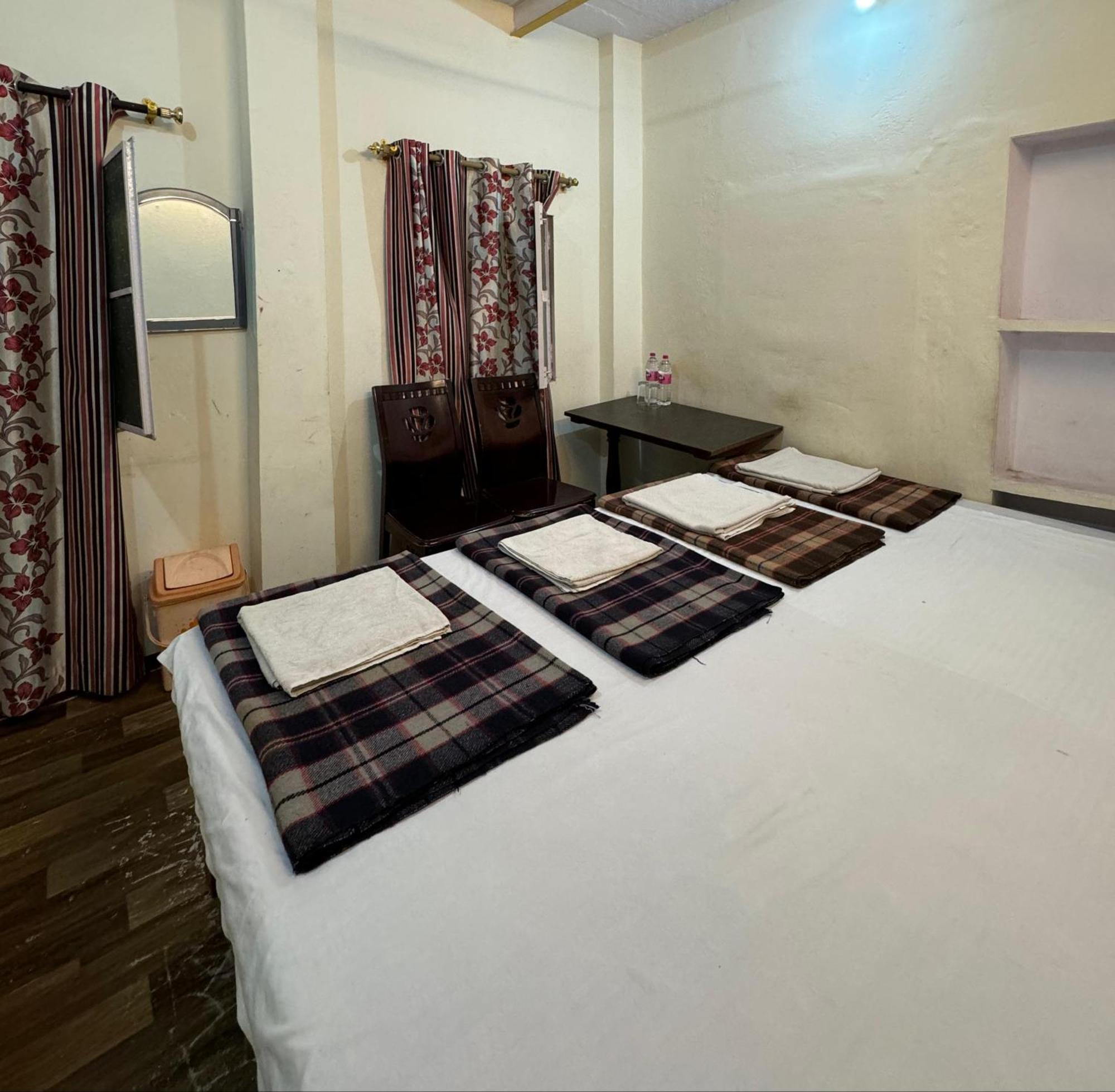 The Golden Lodge Varanasi Eksteriør billede