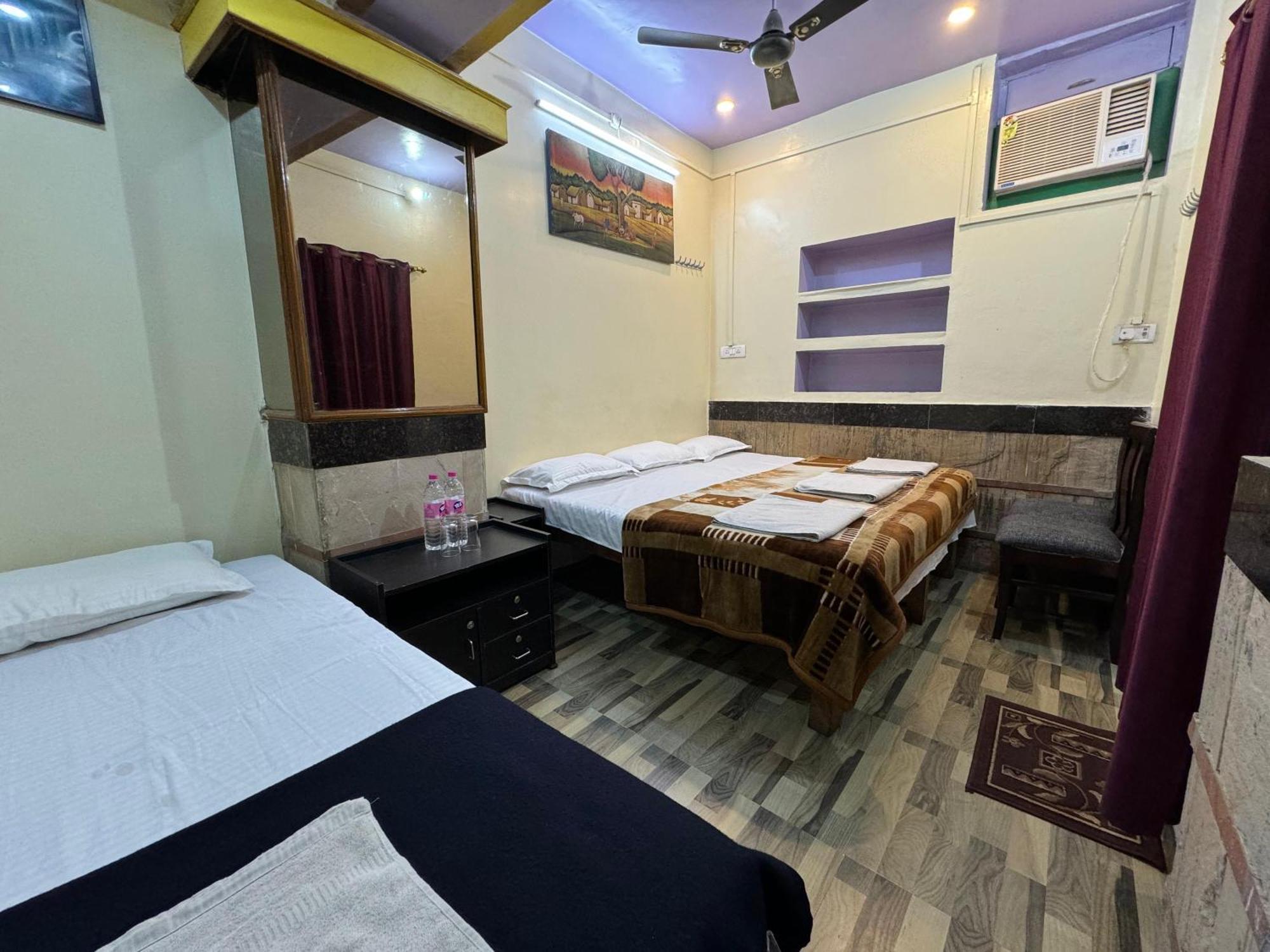 The Golden Lodge Varanasi Eksteriør billede