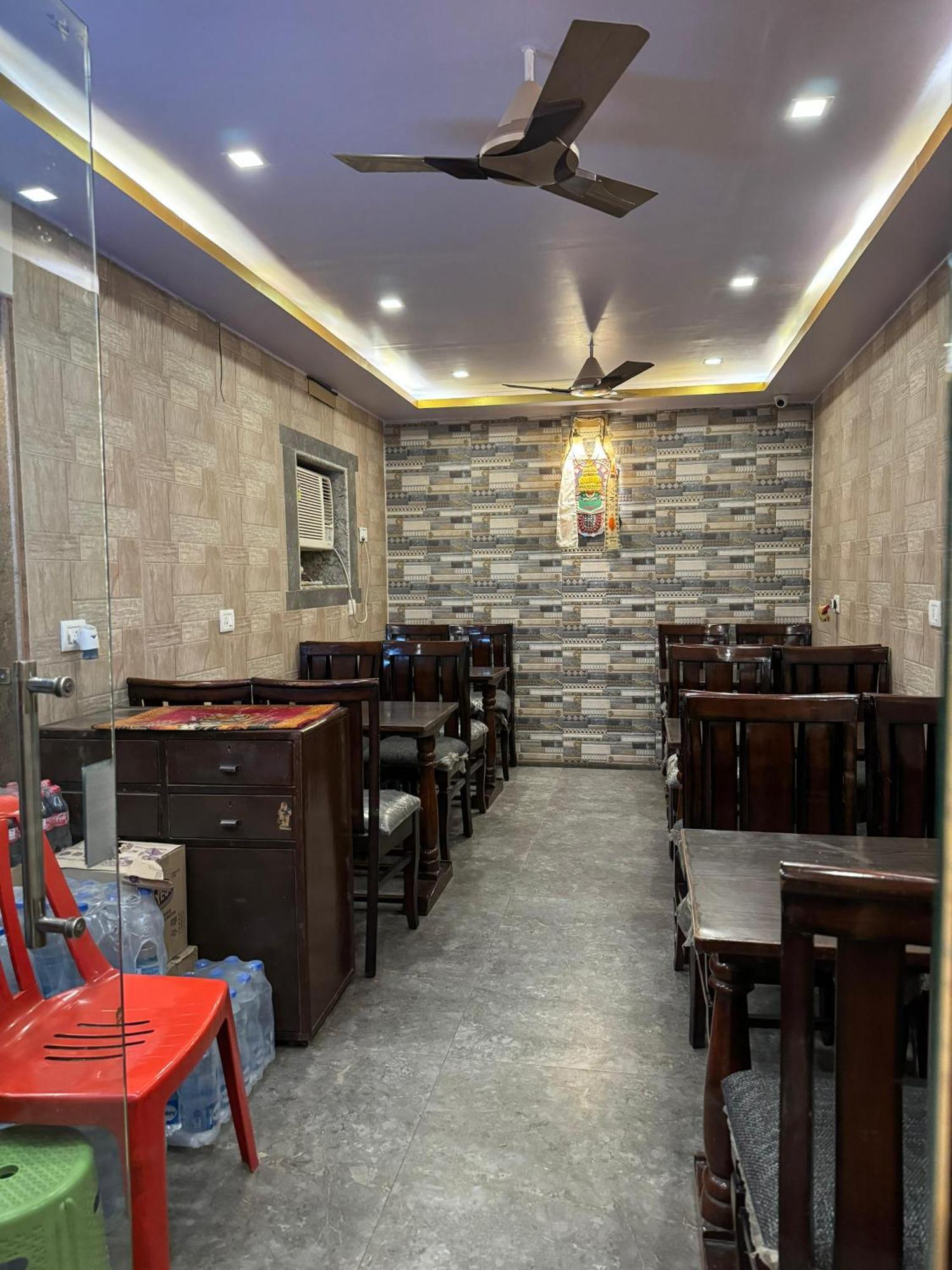 The Golden Lodge Varanasi Eksteriør billede