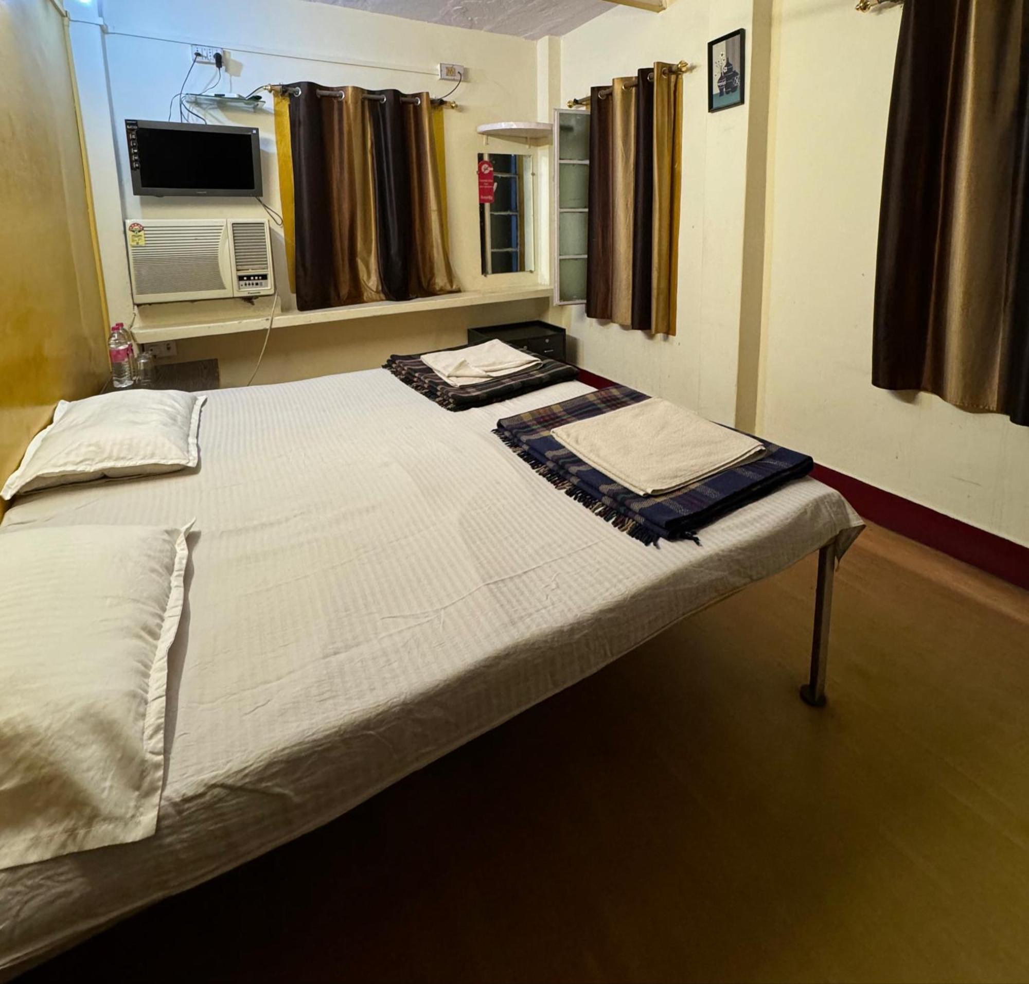 The Golden Lodge Varanasi Eksteriør billede