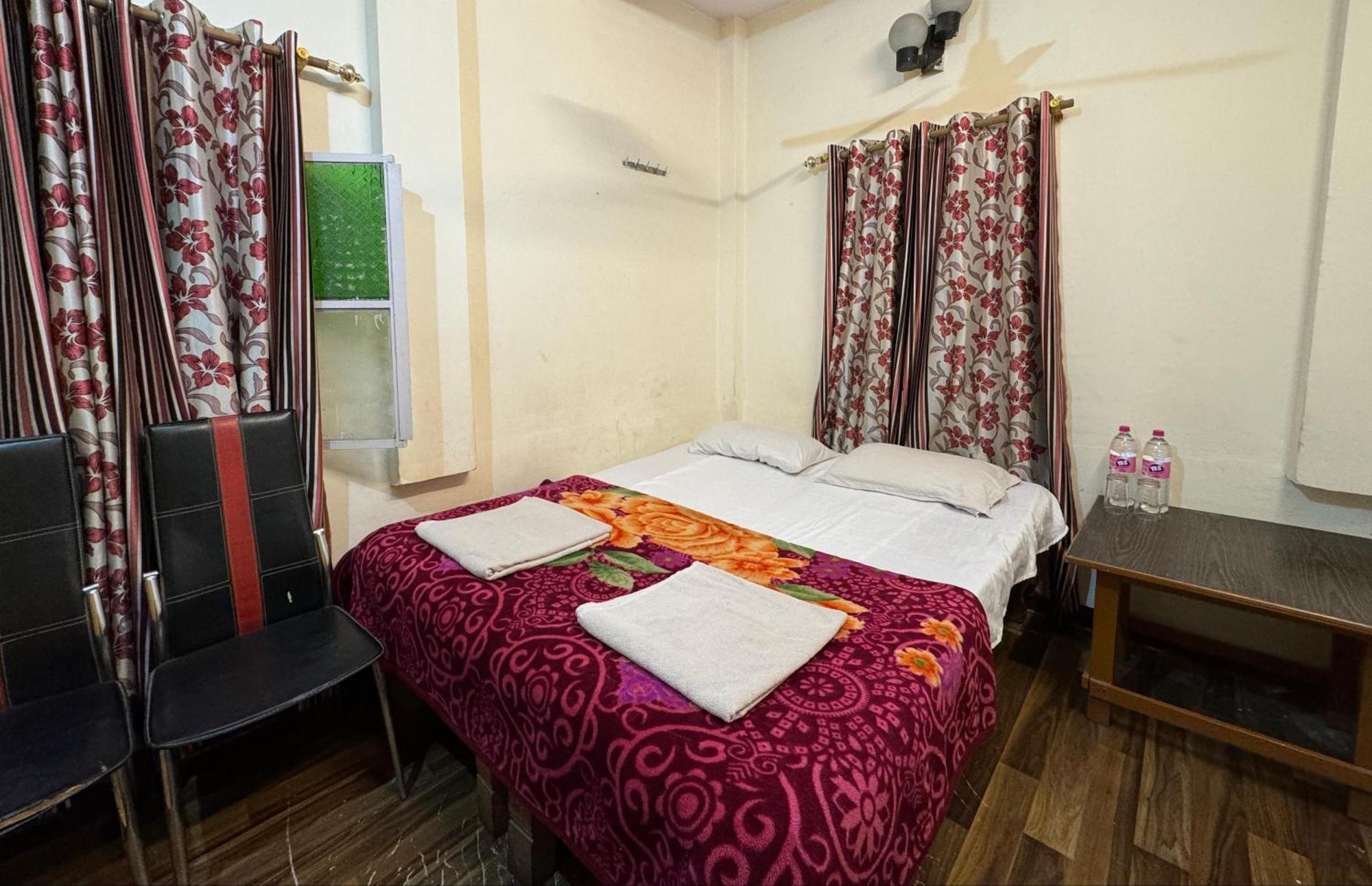The Golden Lodge Varanasi Eksteriør billede