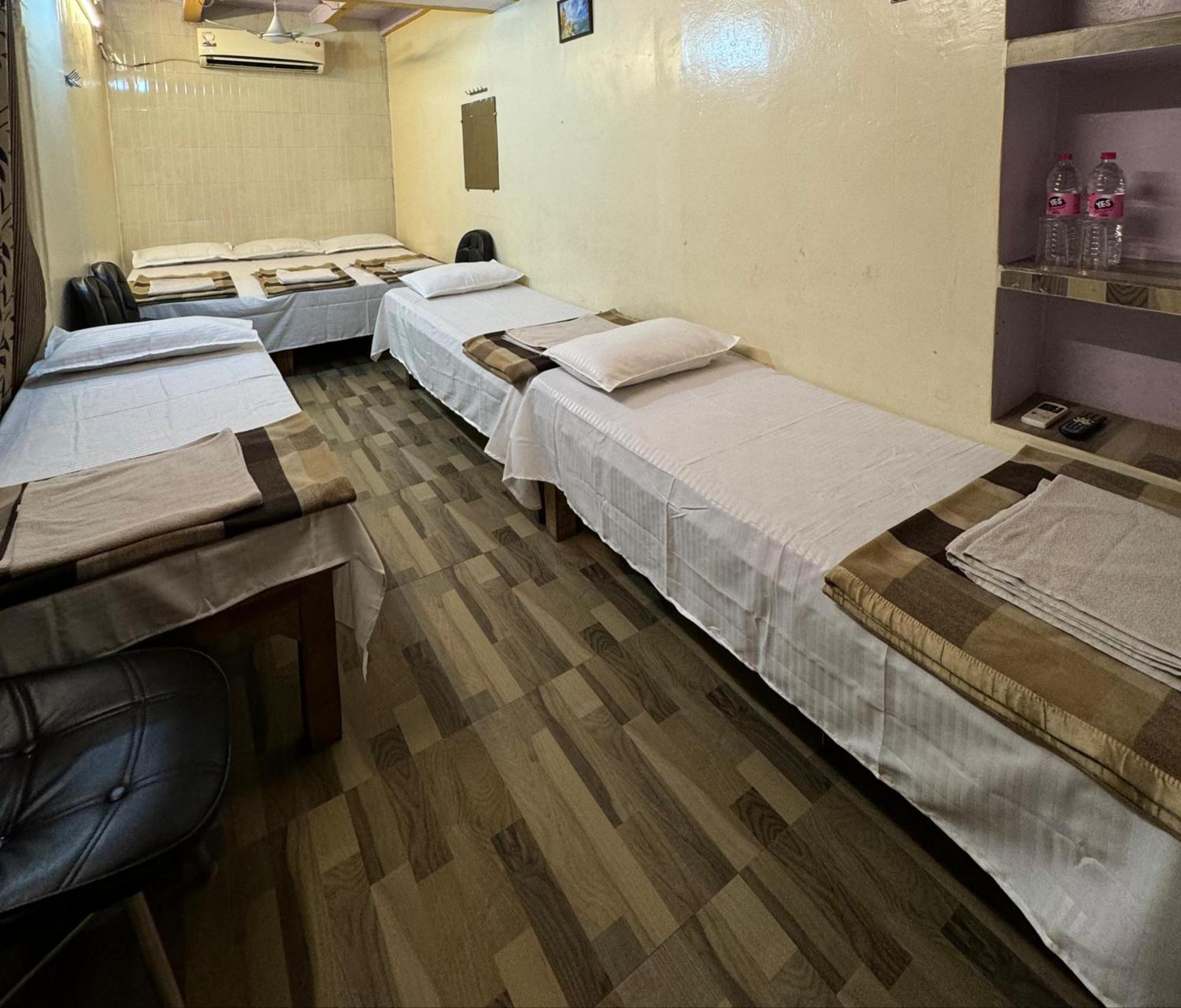 The Golden Lodge Varanasi Eksteriør billede
