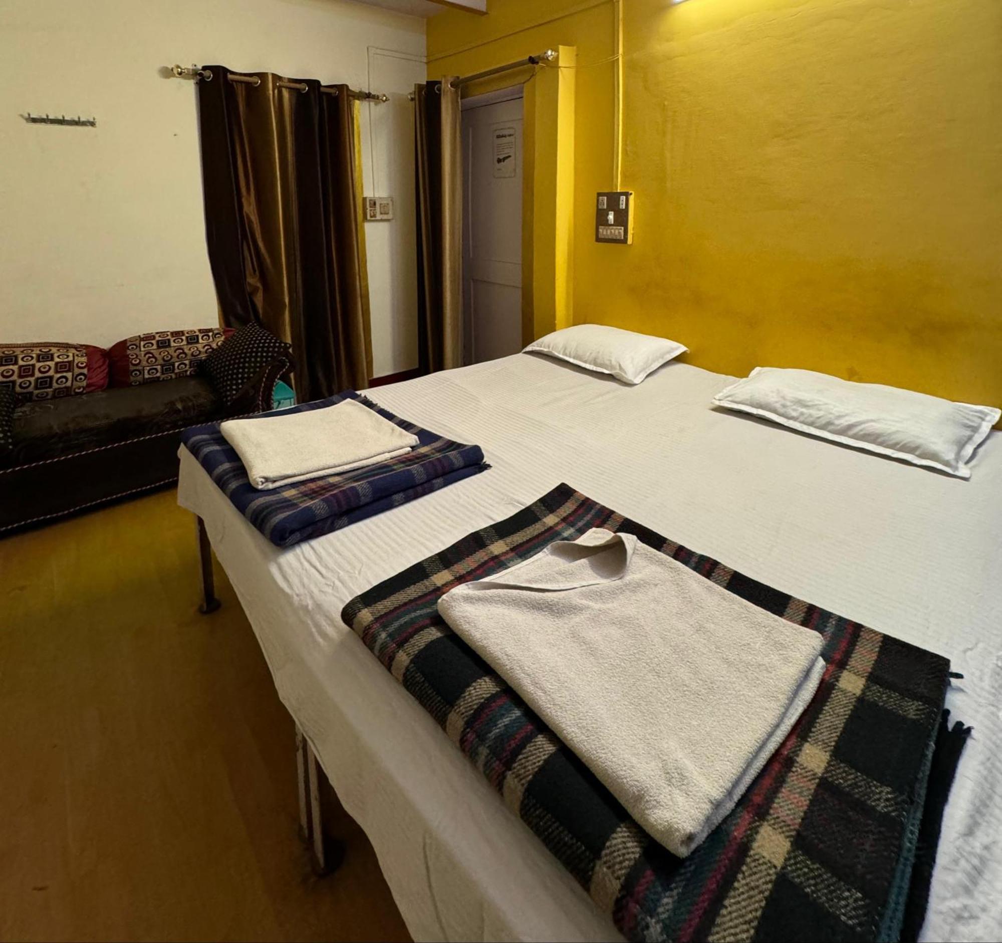 The Golden Lodge Varanasi Eksteriør billede